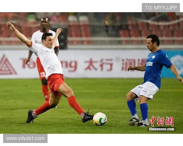 当今足球明星现役风采大揭秘精彩瞬间回顾与分析