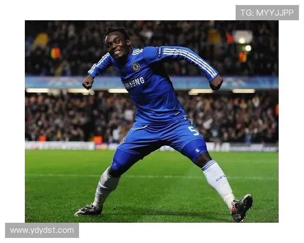 绰号水牛的足球明星如何在绿茵场上展现力量与技巧的完美结合